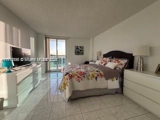 For Sale: $329,000 (1 beds, 1 baths, 991 Square Feet)