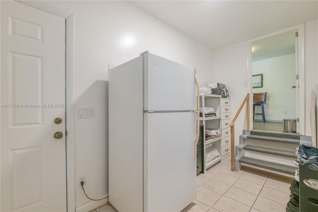 For Sale: $235,000 (3 beds, 2 baths, 880 Square Feet)