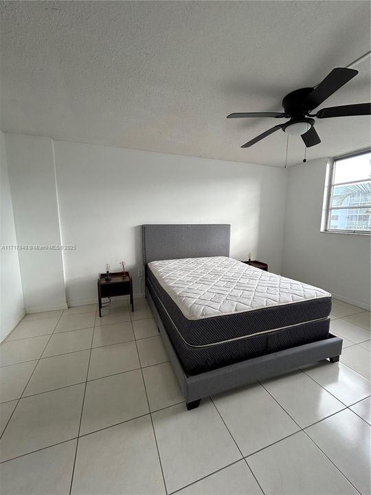 For Rent: $1,800 (1 beds, 1 baths, 812 Square Feet)