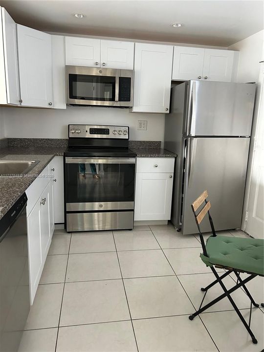 For Rent: $1,800 (1 beds, 1 baths, 812 Square Feet)