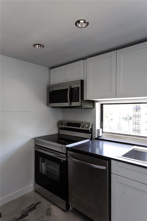 For Rent: $2,300 (1 beds, 1 baths, 767 Square Feet)