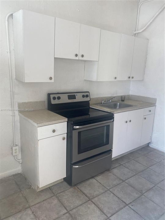 For Rent: $1,200 (0 beds, 1 baths, 483 Square Feet)