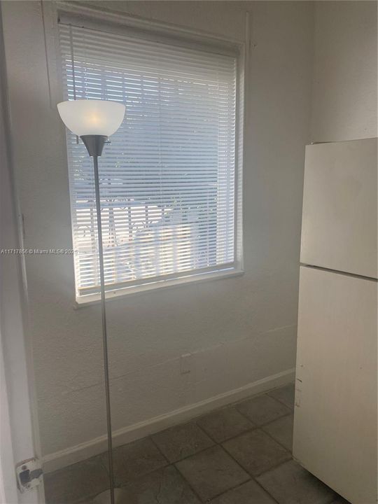 For Rent: $1,200 (0 beds, 1 baths, 483 Square Feet)