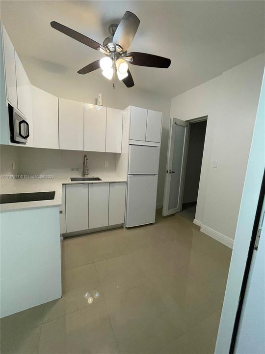 For Rent: $1,700 (1 beds, 1 baths, 1606 Square Feet)