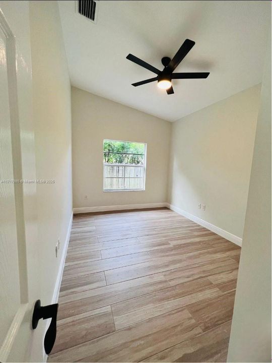 For Rent: $2,400 (2 beds, 1 baths, 900 Square Feet)