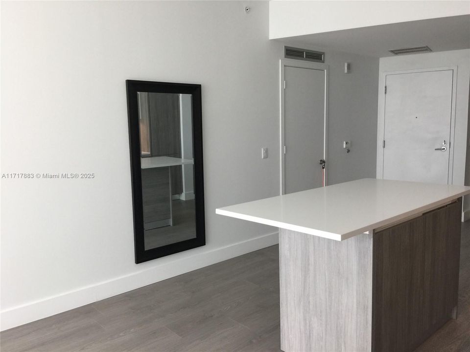 For Rent: $4,000 (1 beds, 2 baths, 790 Square Feet)