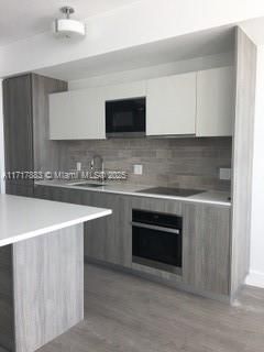 For Rent: $4,000 (1 beds, 2 baths, 790 Square Feet)