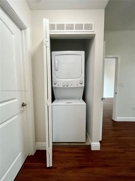 For Rent: $2,400 (1 beds, 1 baths, 759 Square Feet)