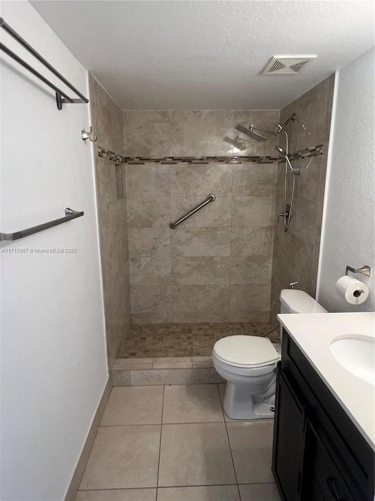 For Rent: $2,500 (2 beds, 2 baths, 865 Square Feet)