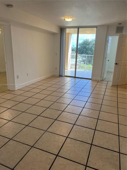 For Rent: $2,500 (2 beds, 2 baths, 865 Square Feet)