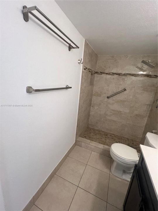 For Rent: $2,500 (2 beds, 2 baths, 865 Square Feet)