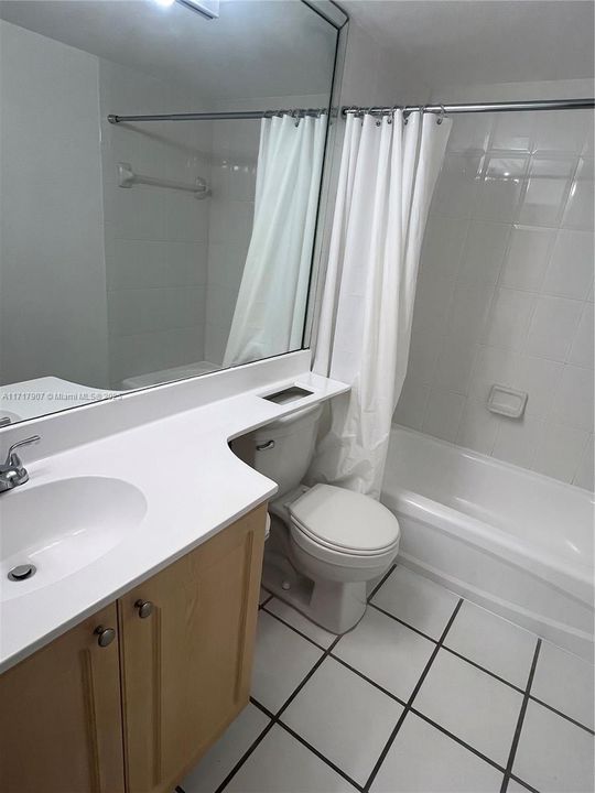 For Rent: $2,500 (2 beds, 2 baths, 865 Square Feet)