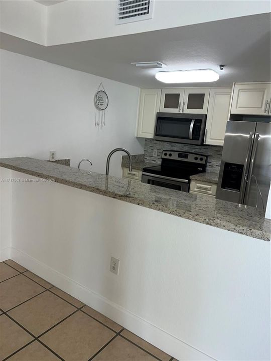 For Rent: $2,500 (2 beds, 2 baths, 865 Square Feet)