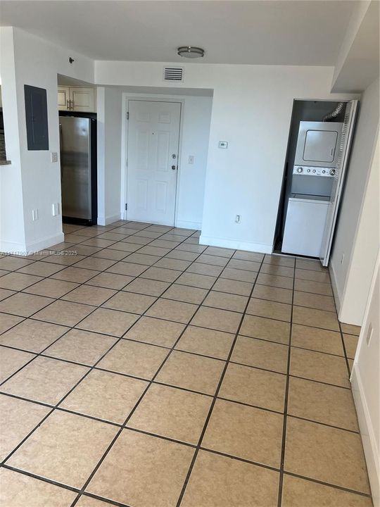 For Rent: $2,500 (2 beds, 2 baths, 865 Square Feet)