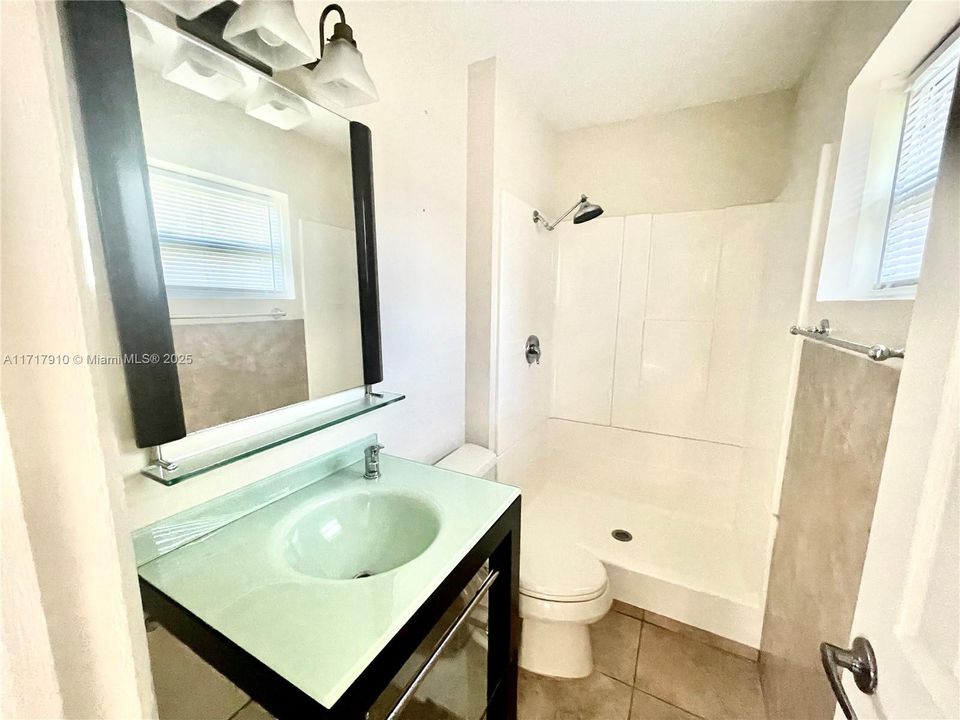 For Rent: $2,500 (3 beds, 2 baths, 3774 Square Feet)