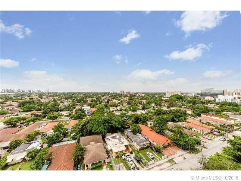 For Sale: $303,000 (1 beds, 1 baths, 665 Square Feet)