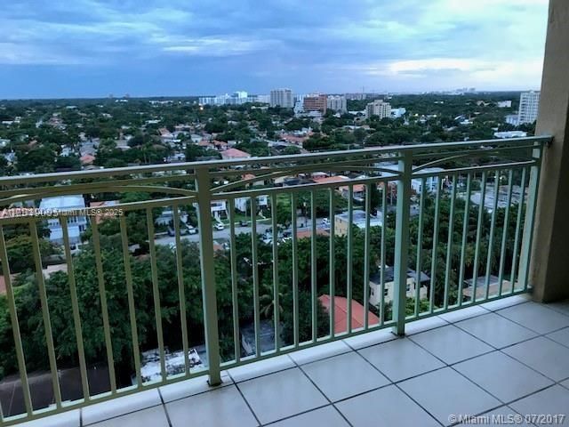 For Sale: $303,000 (1 beds, 1 baths, 665 Square Feet)