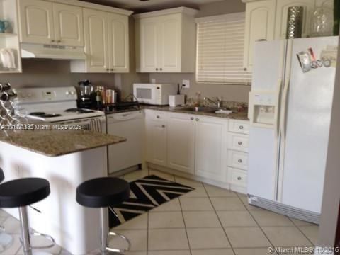 For Sale: $303,000 (1 beds, 1 baths, 665 Square Feet)