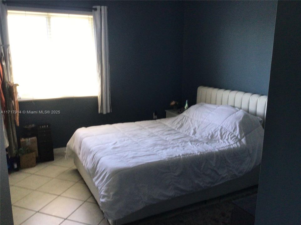 For Sale: $303,000 (1 beds, 1 baths, 665 Square Feet)