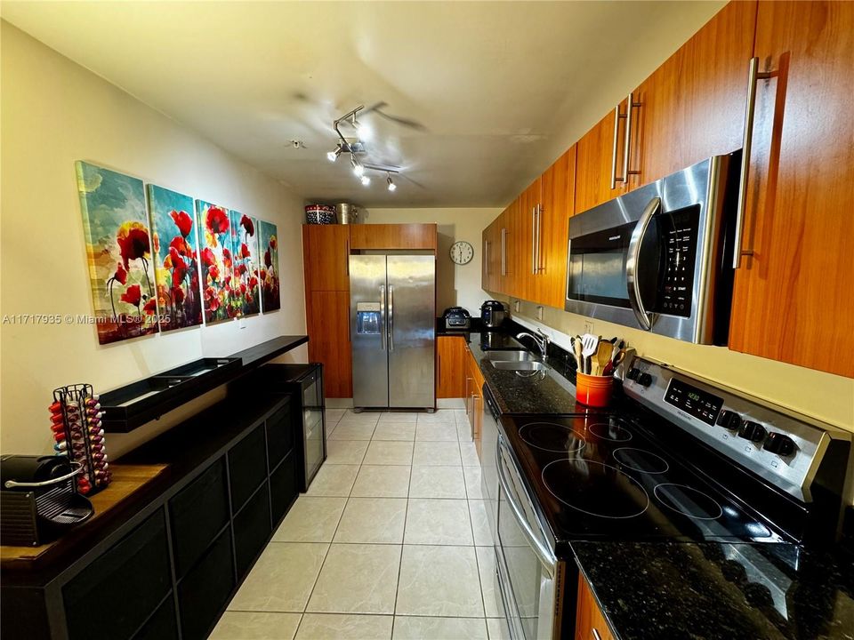 For Rent: $3,500 (2 beds, 2 baths, 1170 Square Feet)