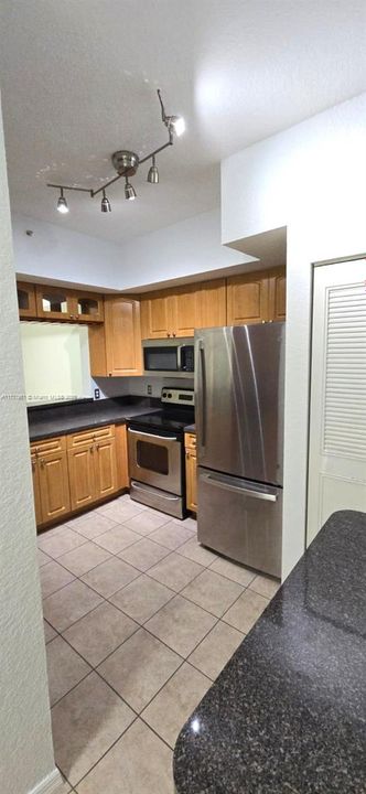 For Rent: $2,250 (1 beds, 1 baths, 1068 Square Feet)