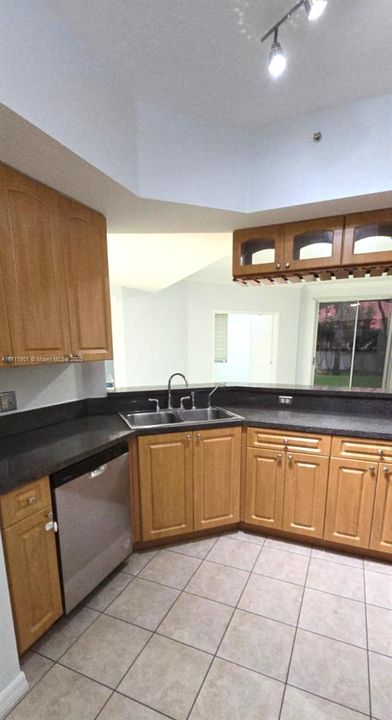 For Rent: $2,250 (1 beds, 1 baths, 1068 Square Feet)