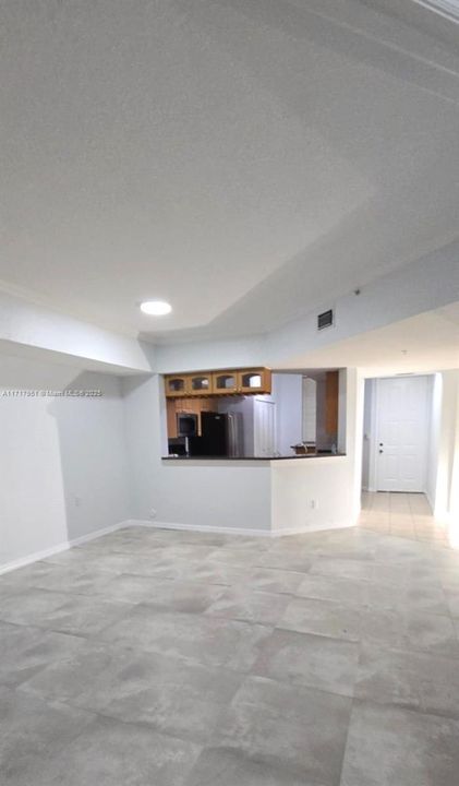 For Rent: $2,250 (1 beds, 1 baths, 1068 Square Feet)