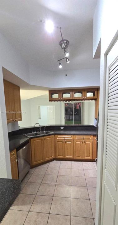 For Rent: $2,250 (1 beds, 1 baths, 1068 Square Feet)