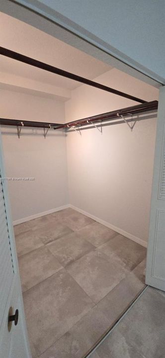 For Rent: $2,250 (1 beds, 1 baths, 1068 Square Feet)