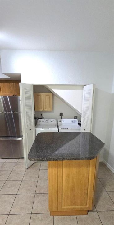 For Rent: $2,250 (1 beds, 1 baths, 1068 Square Feet)