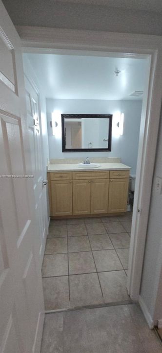 For Rent: $2,250 (1 beds, 1 baths, 1068 Square Feet)