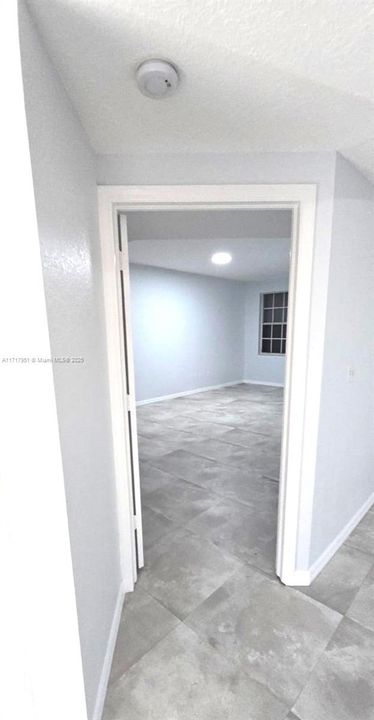 For Rent: $2,250 (1 beds, 1 baths, 1068 Square Feet)