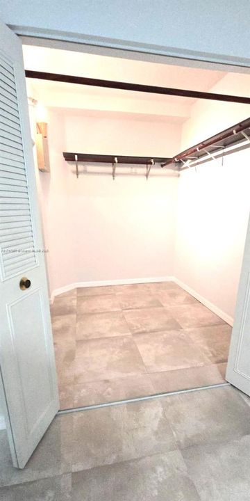 For Rent: $2,250 (1 beds, 1 baths, 1068 Square Feet)