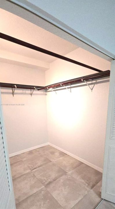 For Rent: $2,250 (1 beds, 1 baths, 1068 Square Feet)