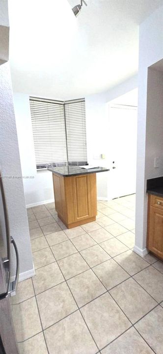 For Rent: $2,250 (1 beds, 1 baths, 1068 Square Feet)