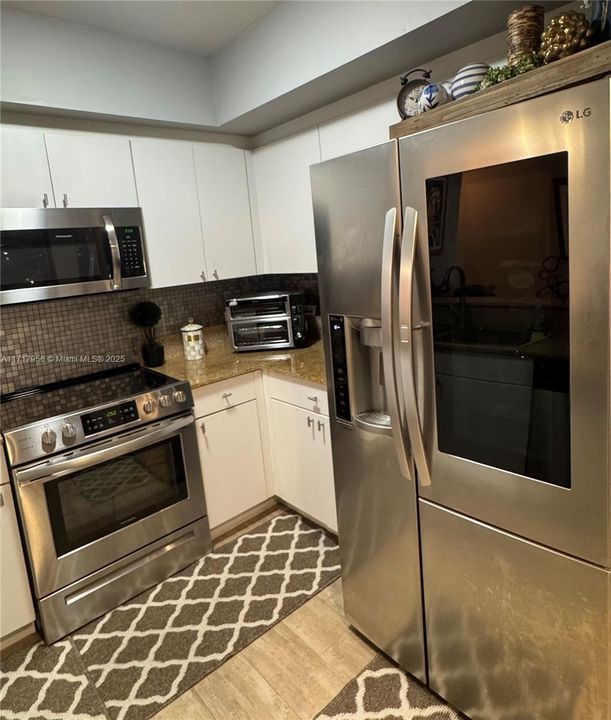 For Sale: $425,000 (2 beds, 2 baths, 1010 Square Feet)