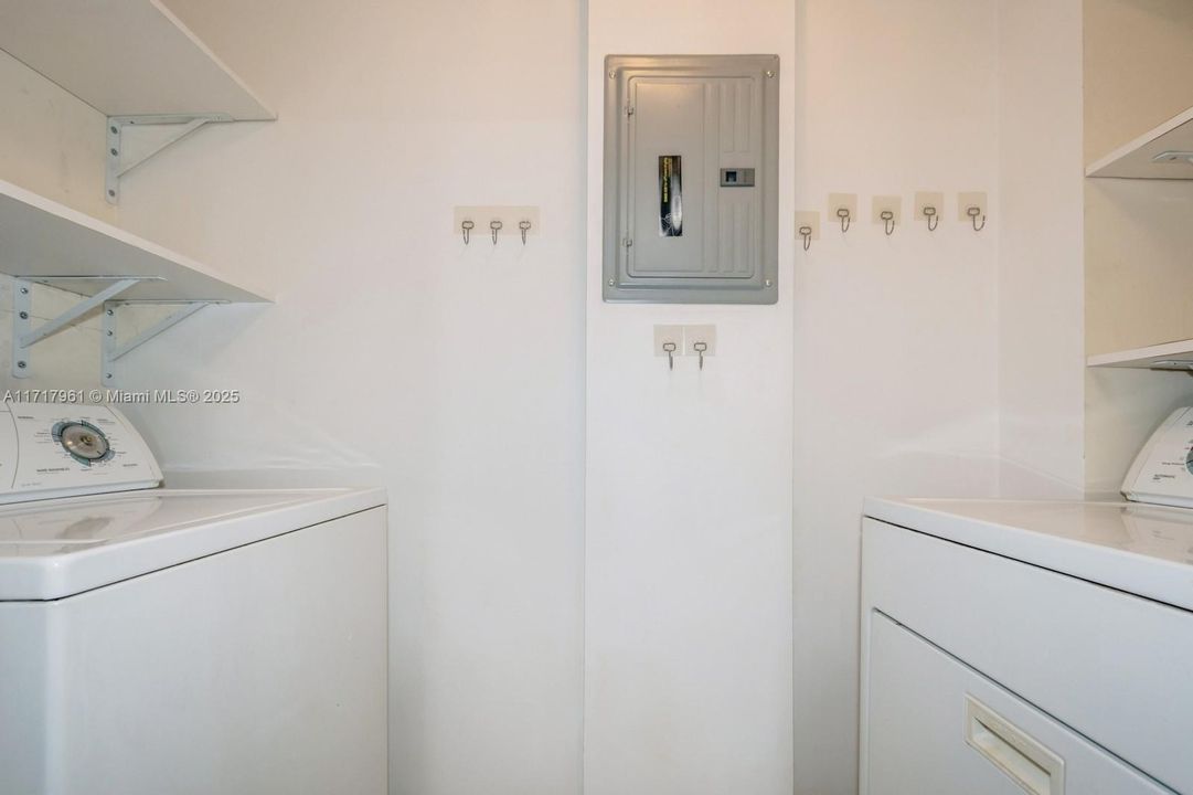 For Sale: $549,000 (2 beds, 2 baths, 1475 Square Feet)