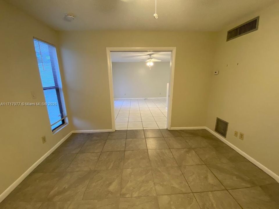 For Rent: $1,700 (1 beds, 1 baths, 627 Square Feet)