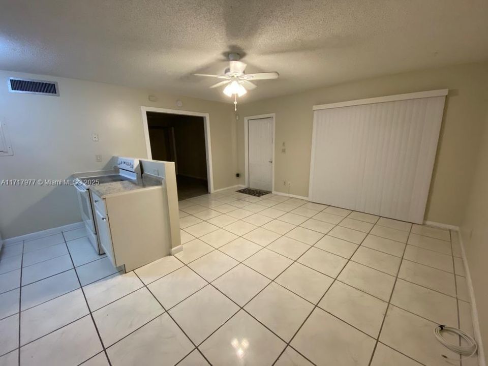 For Rent: $1,700 (1 beds, 1 baths, 627 Square Feet)