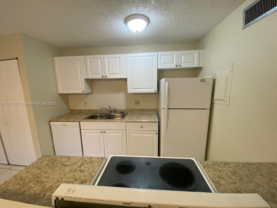 For Rent: $1,700 (1 beds, 1 baths, 627 Square Feet)