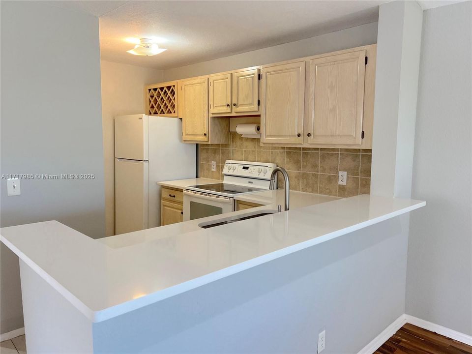 For Rent: $2,050 (2 beds, 1 baths, 847 Square Feet)