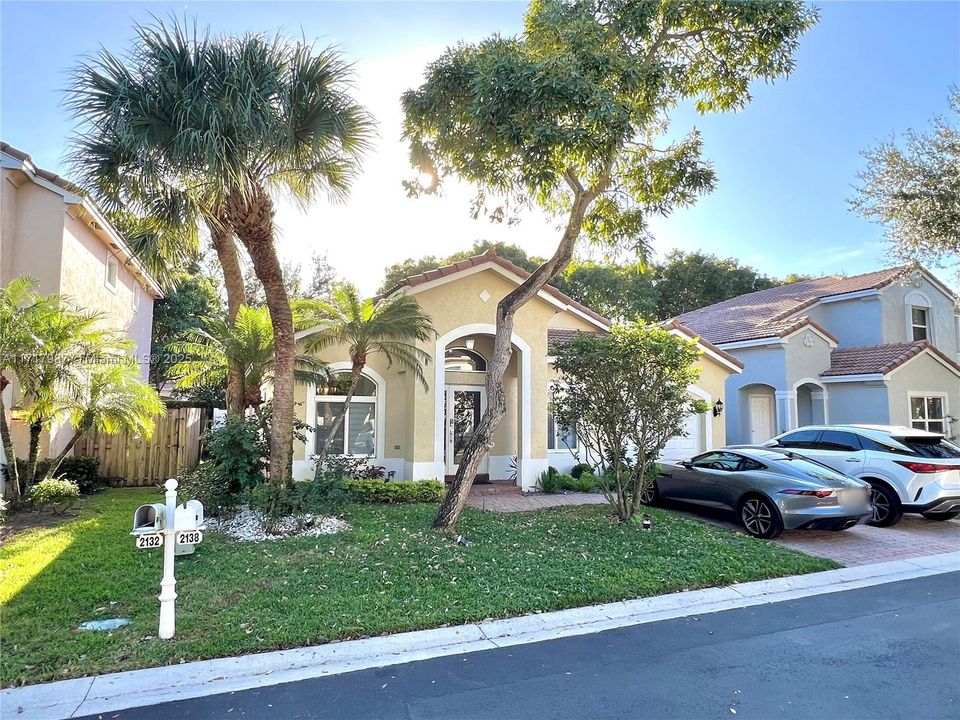 For Sale: $570,000 (3 beds, 2 baths, 1590 Square Feet)