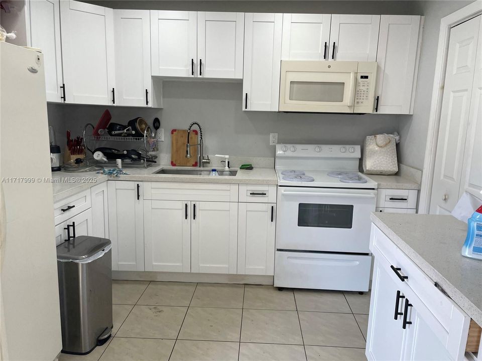 For Rent: $3,300 (3 beds, 2 baths, 1935 Square Feet)