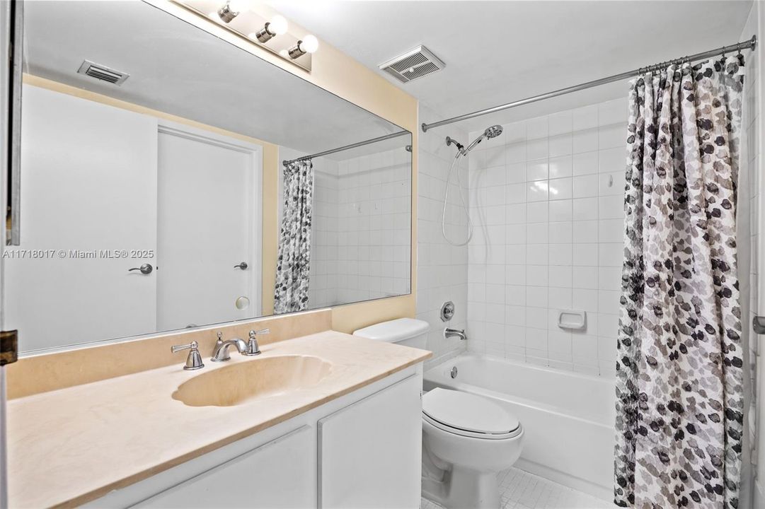 For Sale: $429,900 (2 beds, 2 baths, 1030 Square Feet)