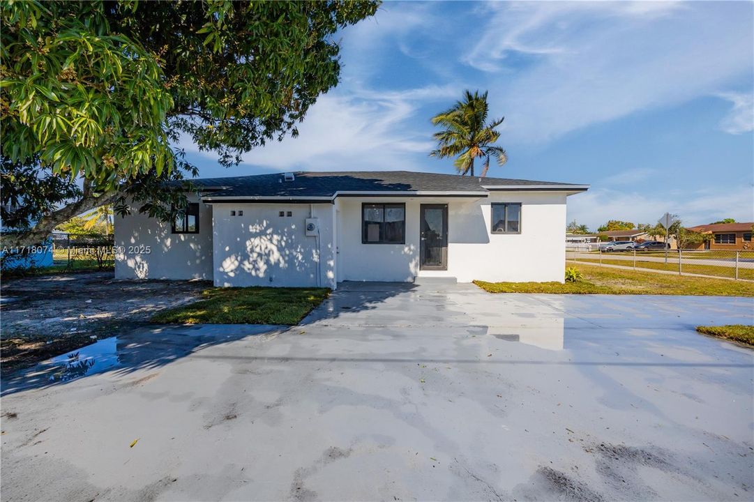 For Sale: $619,000 (4 beds, 2 baths, 1524 Square Feet)