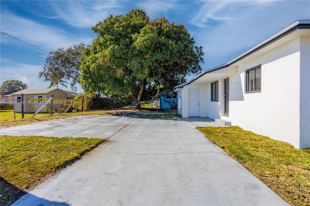 For Sale: $619,000 (4 beds, 2 baths, 1524 Square Feet)