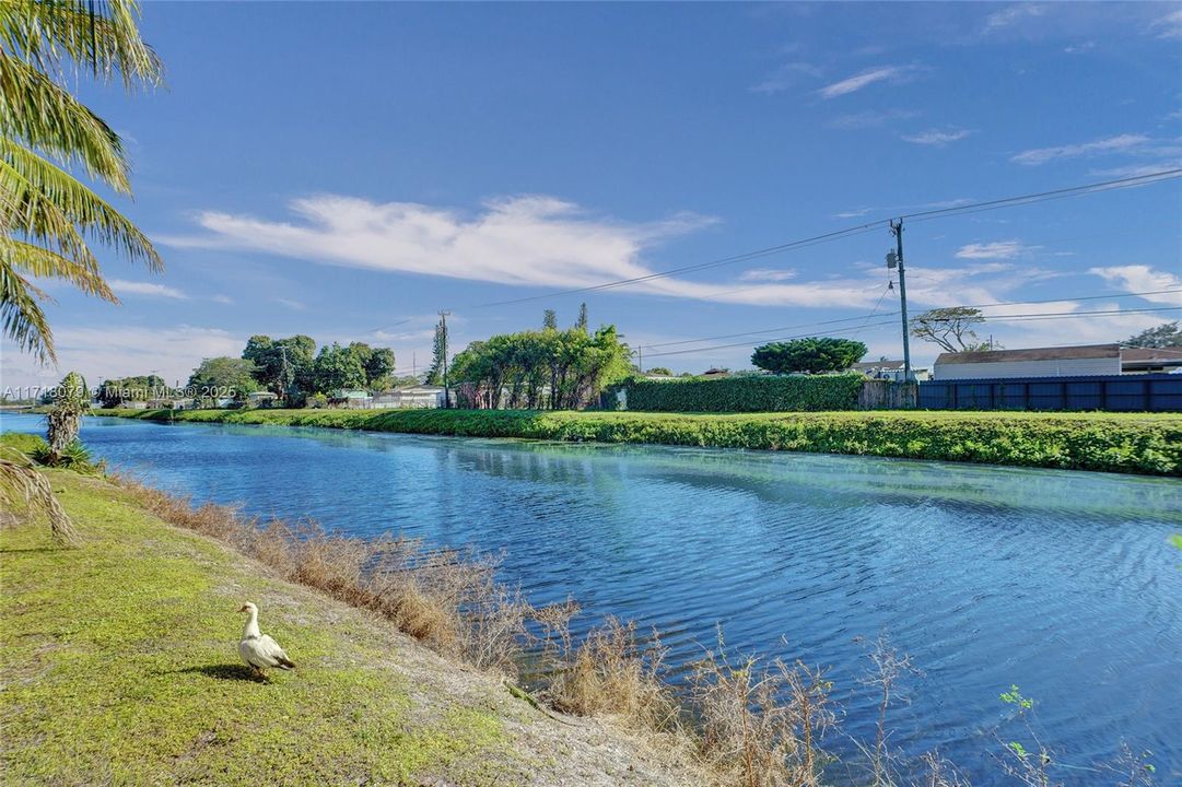 For Sale: $495,000 (3 beds, 2 baths, 1134 Square Feet)