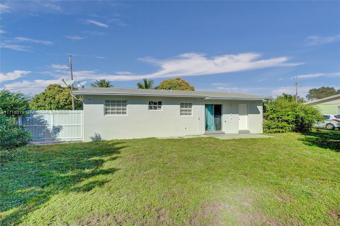 For Sale: $495,000 (3 beds, 2 baths, 1134 Square Feet)