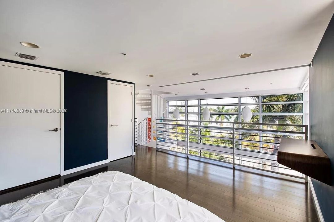 For Sale: $1,475,000 (2 beds, 2 baths, 1013 Square Feet)