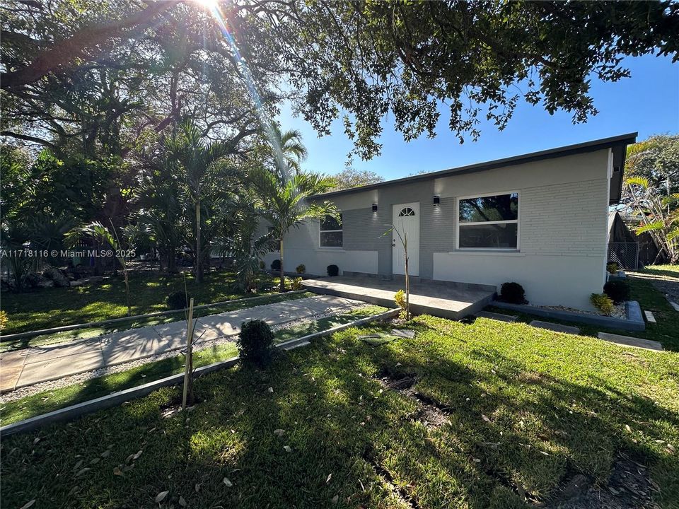 For Sale: $540,000 (3 beds, 2 baths, 1176 Square Feet)